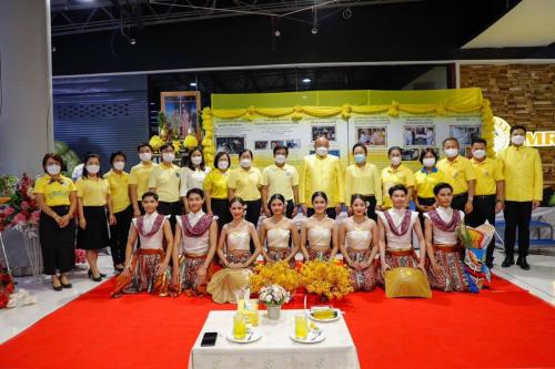 พิธีเปิดนิทรรศการเฉลิมพระเกียรติฯ โครงการแสงนำใจไทยทั้งชาติ เดิน วิ่ง ปั่น ป้องกันอัมพาต ครั้งที่ 8 เฉลิมพระเกียรติ "แผ่นดินไทย ไร้สโตรค"