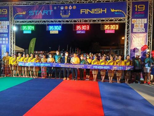 ร่วมพิธีปล่อยตัวนักกีฬาประเภท มาราธอน 42.195 km. และร่วมเป็นเกียรติพิธีเปิด เวลา 05.45 น. และร่วมมอบรางวัลฯ ของการจัดกิจกรรมเดิน – วิ่ง ข้ามโขง “นครพนม - คำม่วน มาราธอน 2565”(Nakhonphanom – Khammouan Marathon 2022) Season 4