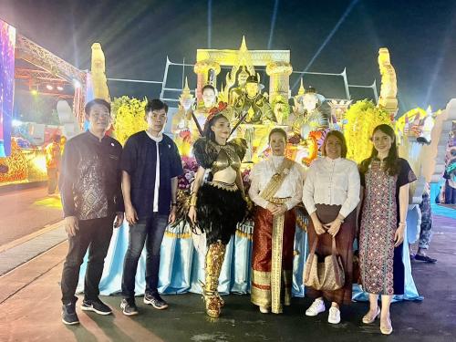 การจัดขบวนพาเหรดเข้าร่วมพิธีเปิด Maha Songkran World Water Festival 2024 มหาสงกรานต์ 2567 เย็นทั่วหล้ามหาสงกรานต์ 