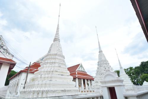 วัดไพชยนต์พลเสพย์ราชวรวิหาร พระอารามหลวง Wat Phaichayon Polsep Ratchaworawiharn Royal Temple 哇拍差永迫寺