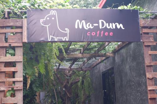 Ma-Dum Cafe'